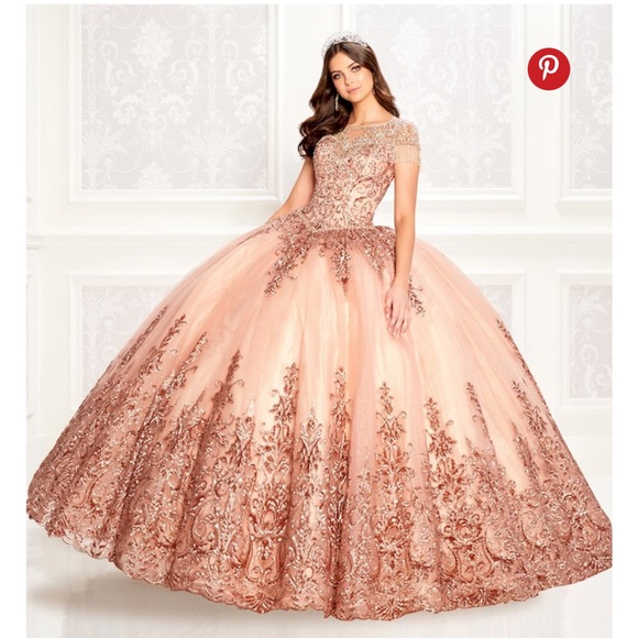 Ariana Vara - Picture 1 of 4